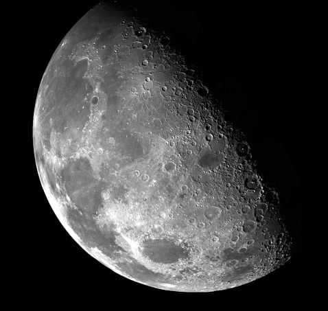 Ilmuwan Diduga Temukan Cara Mengubah Debu Bulan Jadi Bahan Bakar Roket dan Oksigen