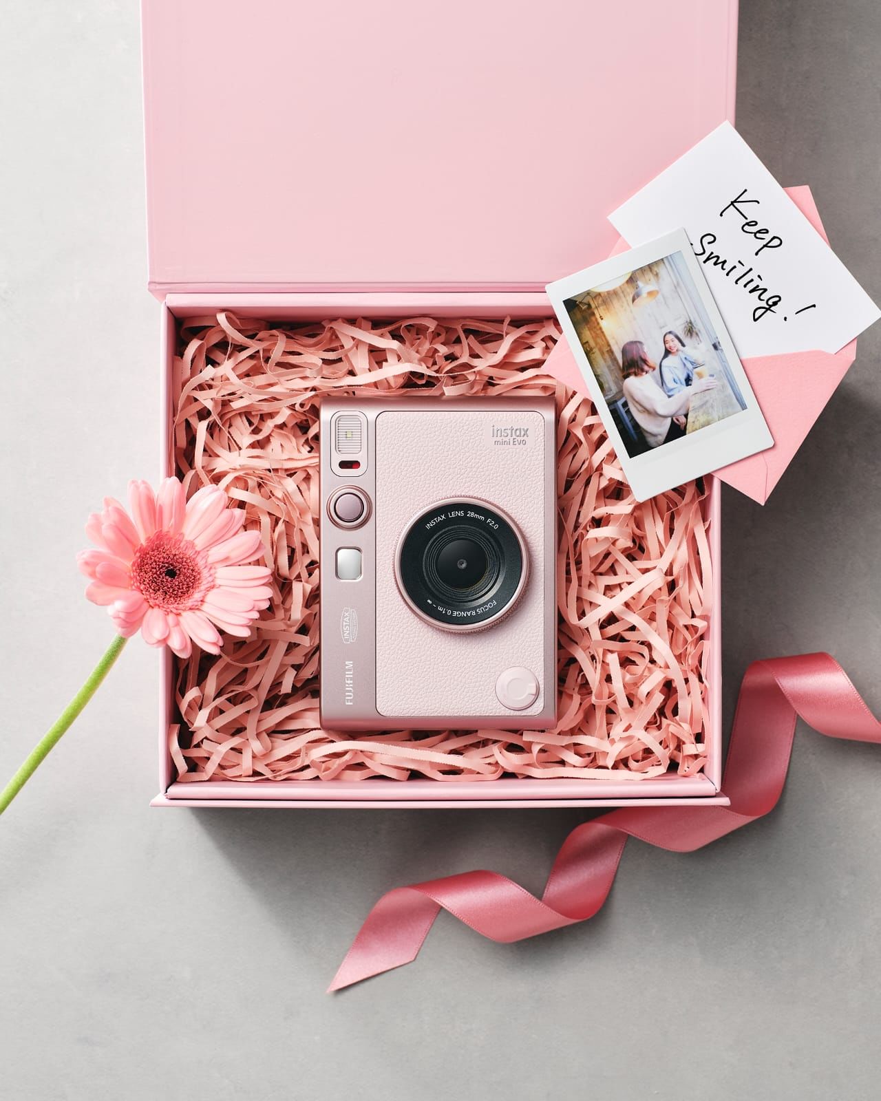 Fujifilm Hadirkan instax mini Evo GENTLE ROSE, Segini Harganya!